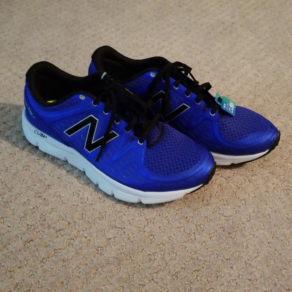 NWT Mens New Balance running shoes